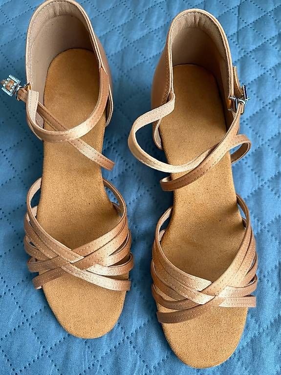 Scarpe da donna: Schöne, bequeme Tanzschuhe – Usato da Jonen venduto da Luzella