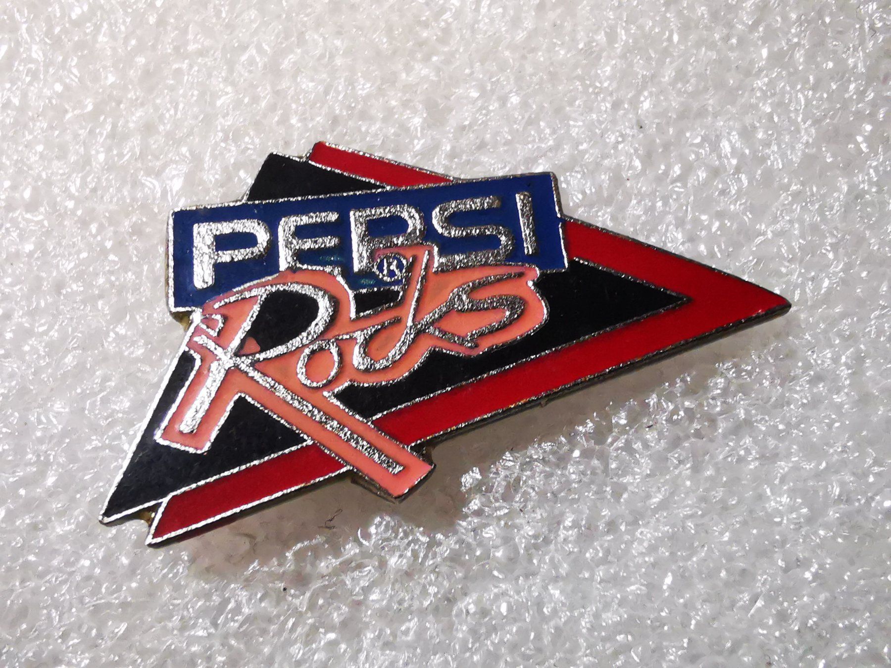 Placchette & Badge: Ansteckpin 11: Pepsi Rocks – Usato da Oppligen venduto da Pin-Fall-Shop