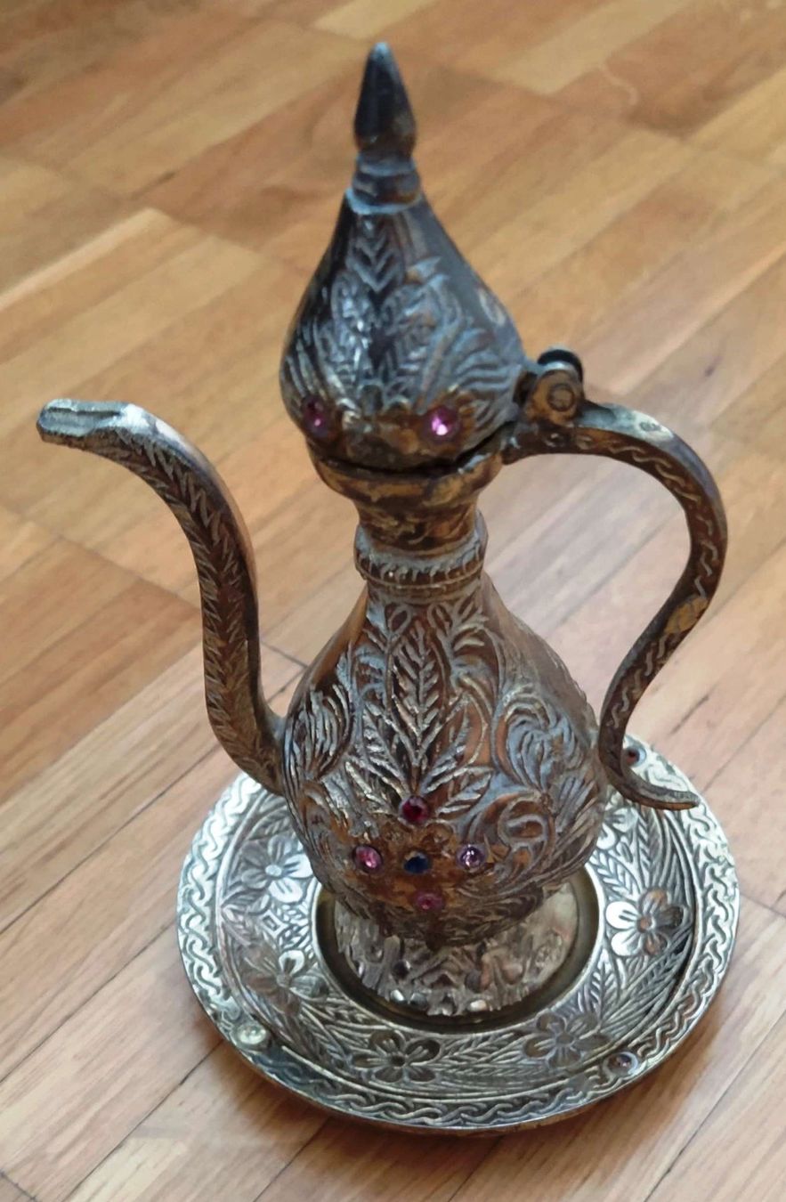 Caraffe: Karaffe / Krug mit Tablet aus Messing - Grösse 15.5 cm - – Nuovo (secondo la descrizione) da Zürich venduto da 1980ale 5