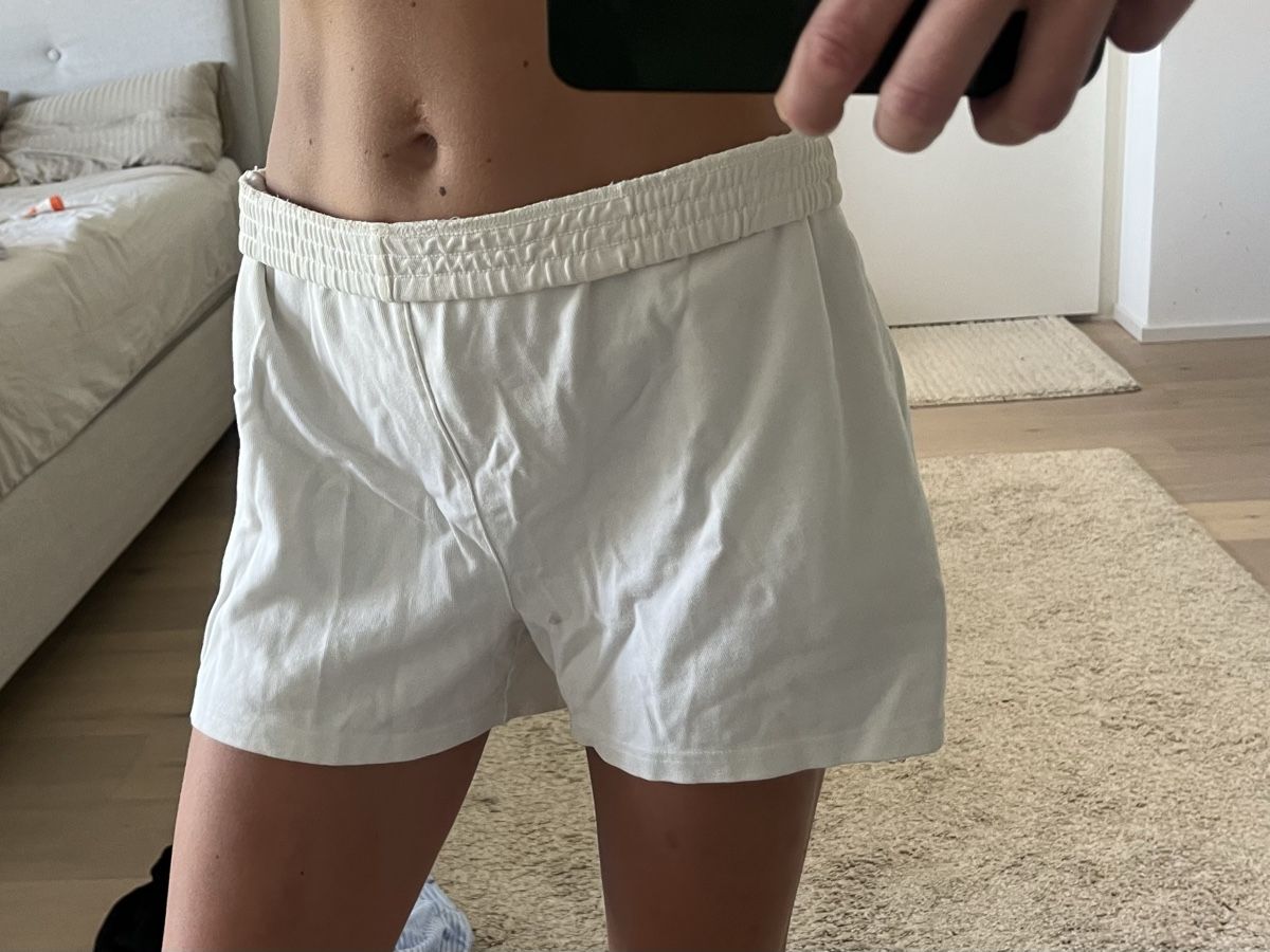 Brandy Melville Pantalons: Brandy shorts – D'occasion à Zürich par rox_ws8v 3