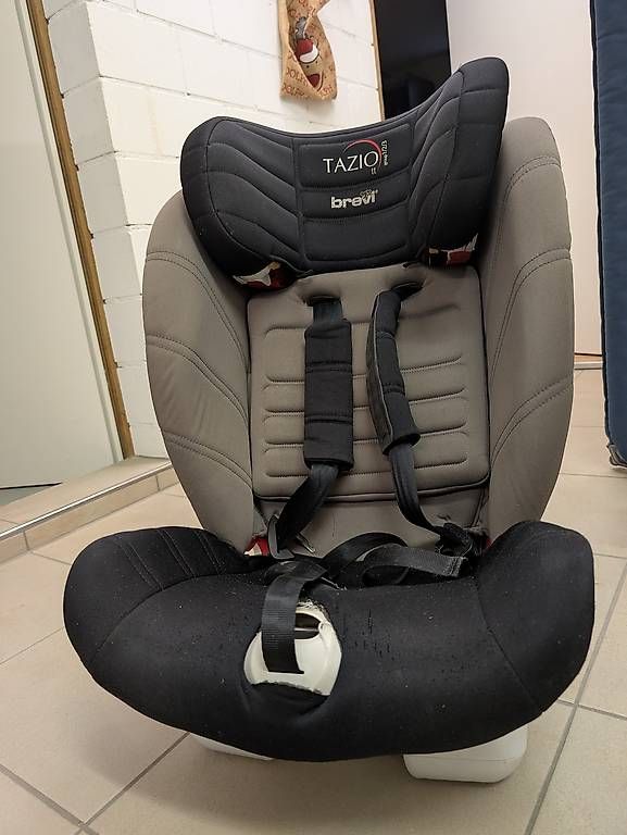 Seggiolini per auto: Kinderautositz (9-36kg). – Usato da Unterengstringen venduto da lkscorina 2