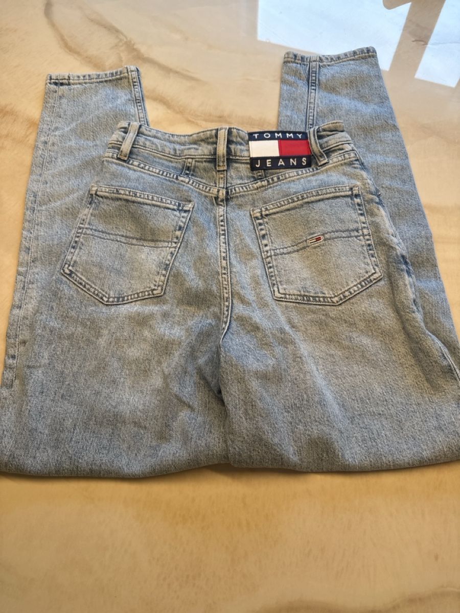 Tommy Hilfiger Jeans: Tommy Jeans Mom Jeans W24 L32 – Usato da Embrach venduto da shila_03 2