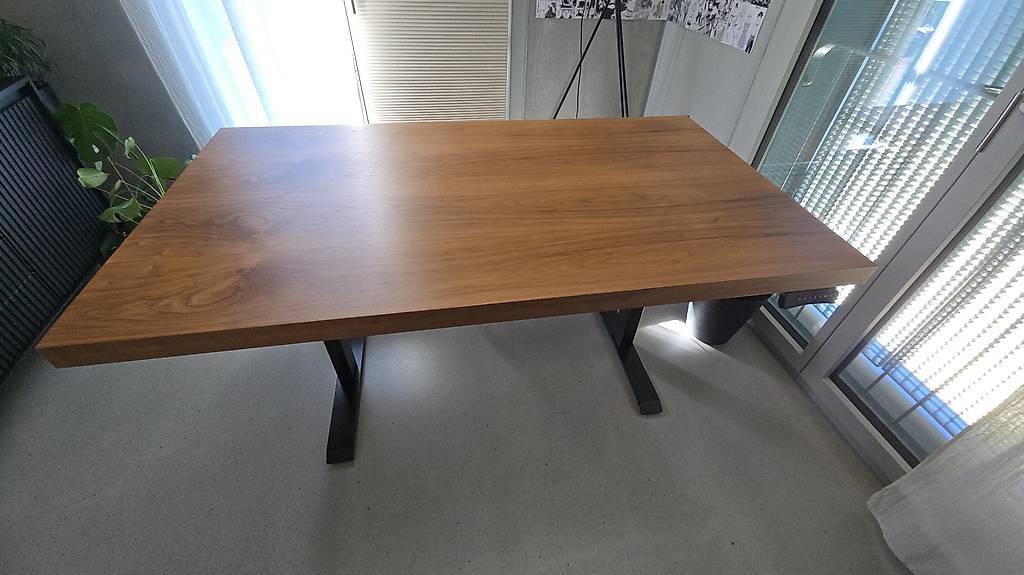 Schreibtische: Bürotisch Nussbaum – Gebraucht aus Wetzikon ZH von Topkleinanzeige69