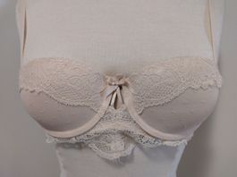 Süsses BH, zartrosa mit Spitze 75A