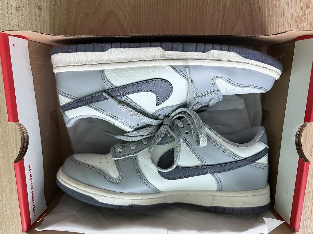 Nike Scarpe per ragazze: Nike Dunk Low summit white/light carbon Grösse 39 – Usato da ZUFIKON venduto da SULMI01 1