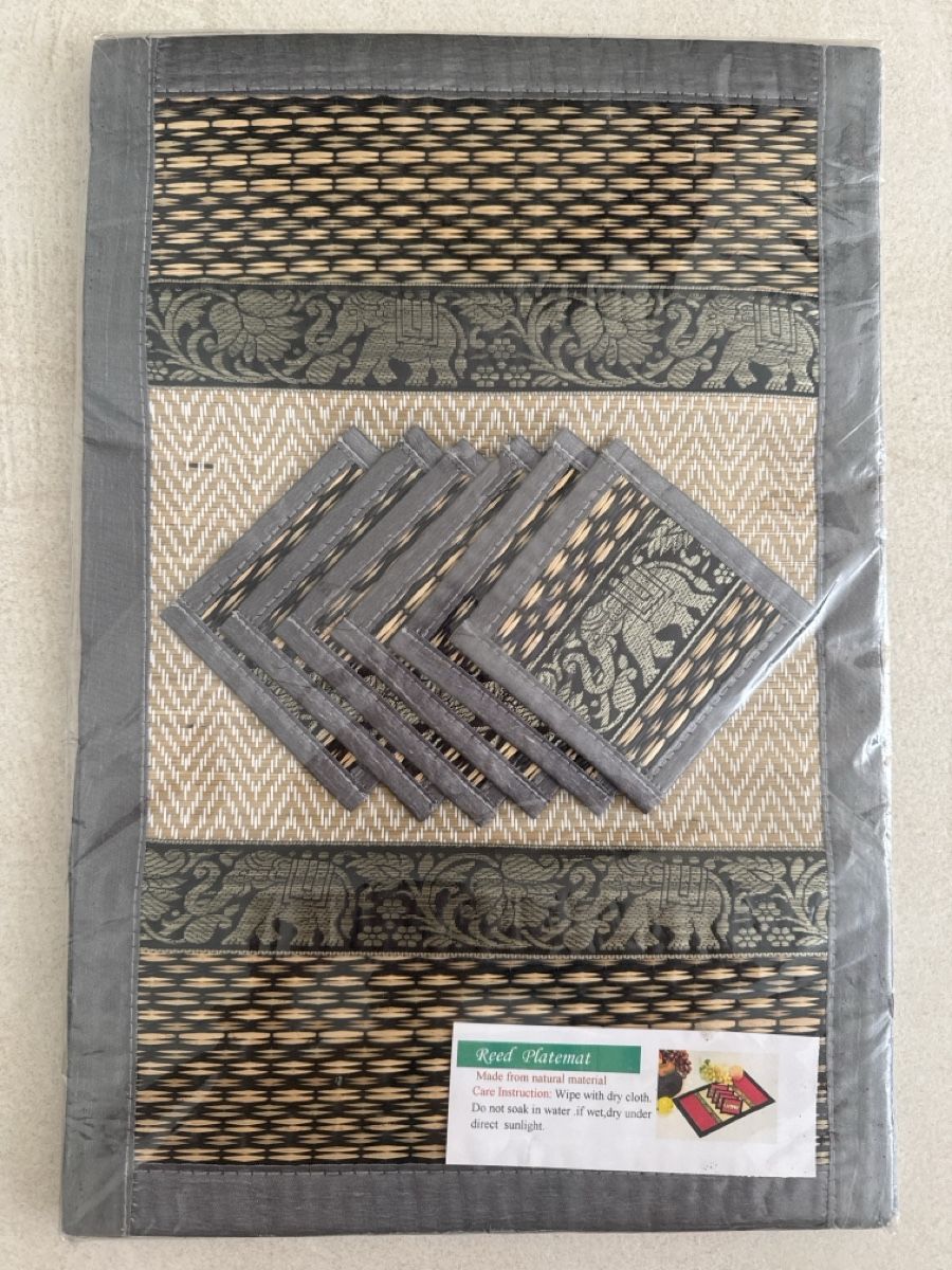 Tessuti: Reed Placemat & Coaster Set - NEW  – Nuovo e nell'imballaggio originale da Corsier GE venduto da Arca_ReLife