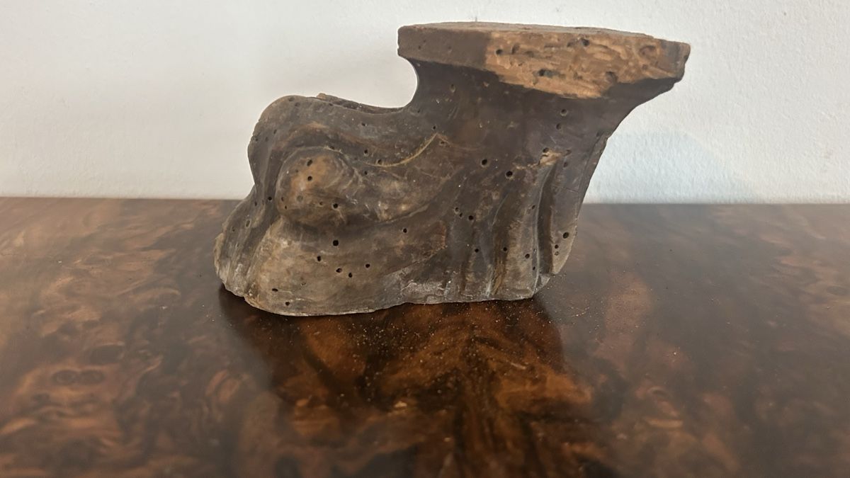 Altri mobili d'antiquariato: Antiker Möbelfuss, Löwentatze, Holz, – Usato da Riedholz venduto da Frettchen63
