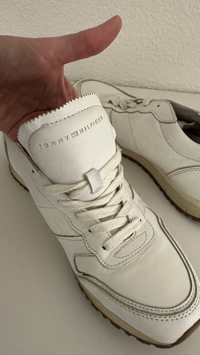 Tommy Hilfiger Scarpe da donna: Tommy Hilfiger leather sneakers, size 40 – Nuovo (secondo la descrizione) da Etoy venduto da aal_cby6