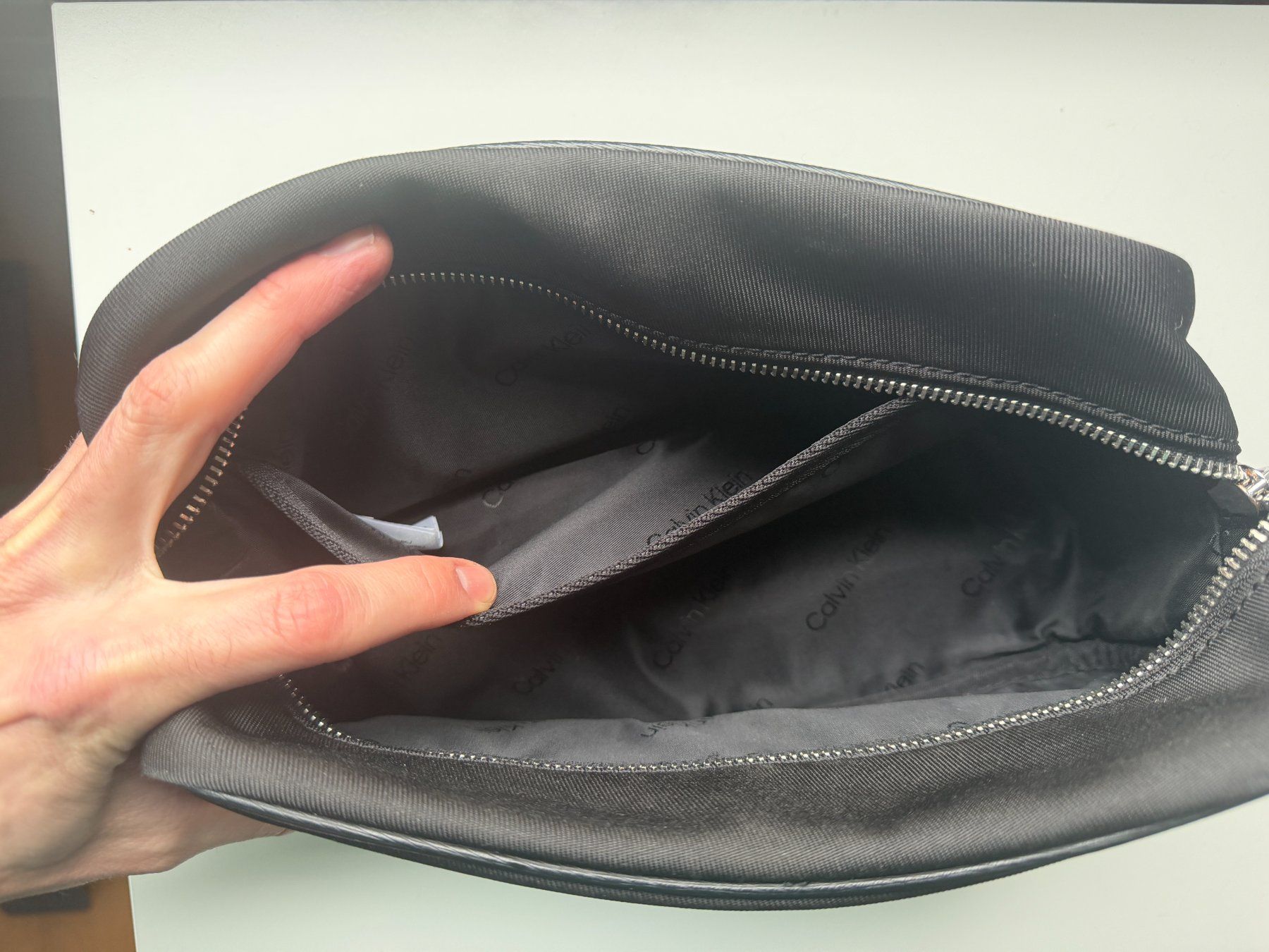 Calvin Klein Custodie per cosmetici: Calvin Klein toiletry bag – Usato da Zürich venduto da JulesZHW 3