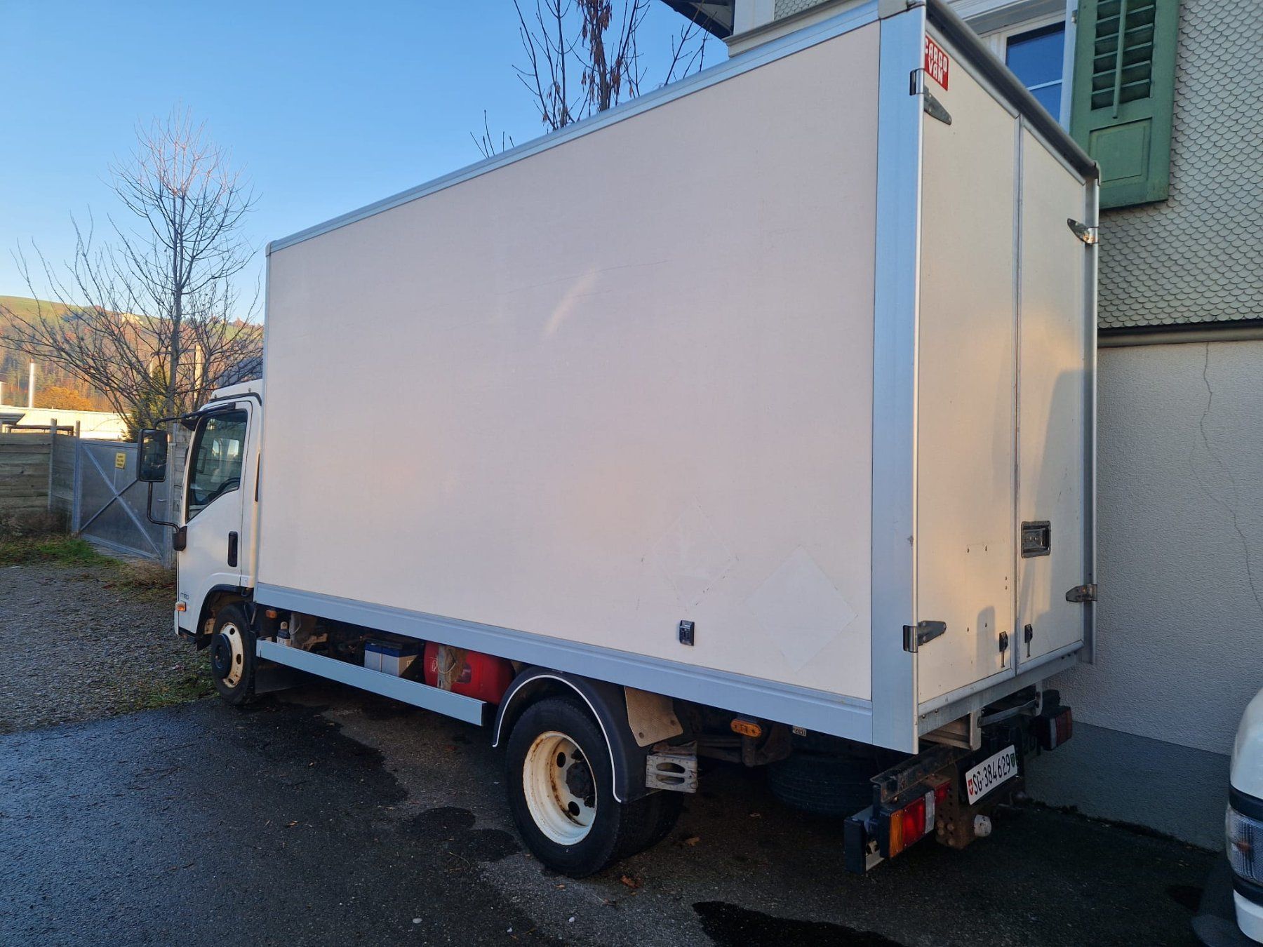 Isuzu Veicoli commerciali: Isuzu NMR 85 / 5000kg – Usato da Lütisburg-Station venduto da Egli-Landmaschinen 1