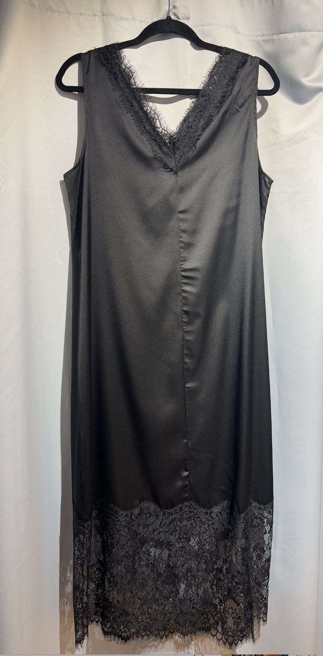 Robes: Schickes schwarzes Kleidchen mit Spitze – Neuf avec emballage d'origine à Zürich par Naebeli 4