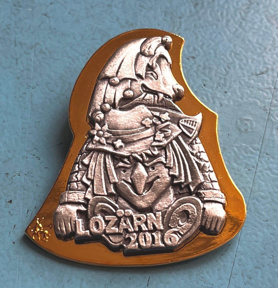 Placchette & Badge: Fasnachtsplakette Luzern GOLD 2016 – Usato da Obernau venduto da Wgnom