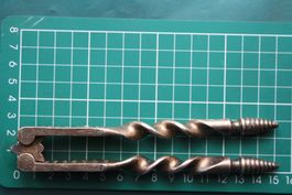 antiker nussknacker schmiedeisen gedreht /diverses