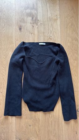 Stylish black Top - Perfect for Autumn Layering