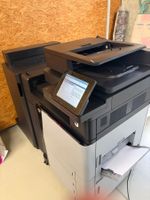 HP COLOR LASERJET FLOW MFP M880 DRUCKER + HEFTER/STAPLER