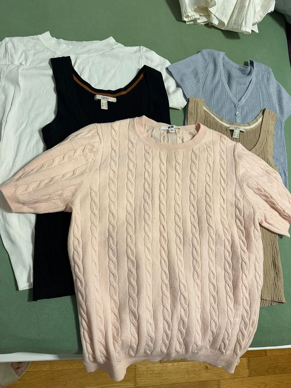 Kleider: Frauenkleider grösser S & M – Neu (gemäss Beschreibung) aus Bülach von benjamin319
