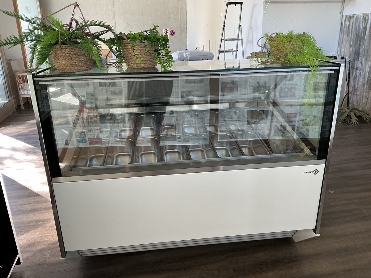 Vetrine: Glace Vitrine  – Usato da Hinteregg venduto da RomanoB