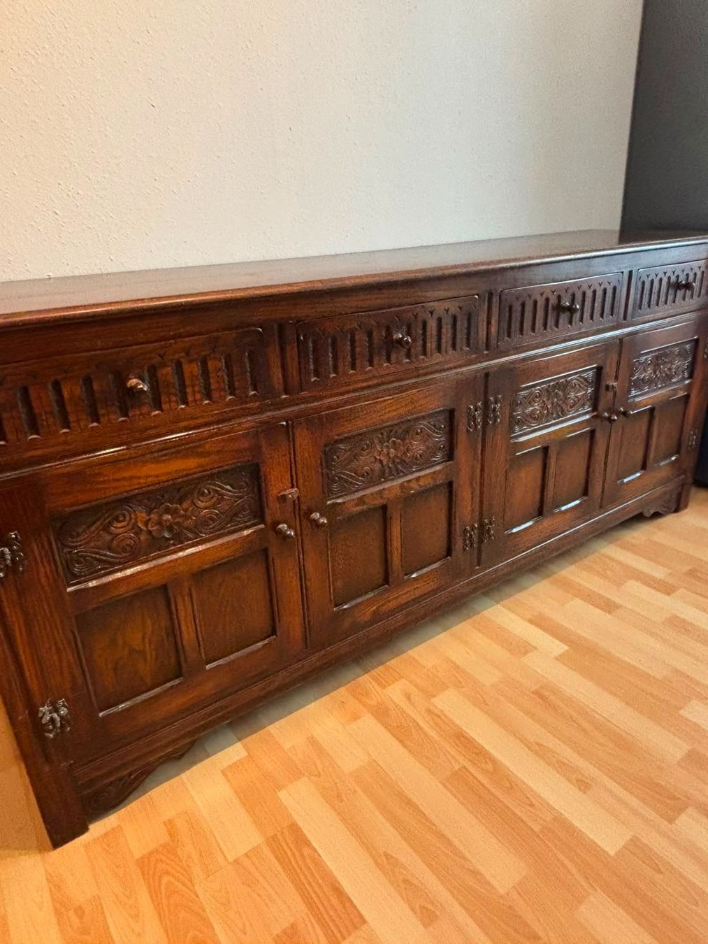 Set di tavolo e panche: Massiver Eichenholz Esszimmer-Set-Buffet, Tisch und 6 Stühle – Usato da Gelterkinden venduto da pbo_9qq5 5