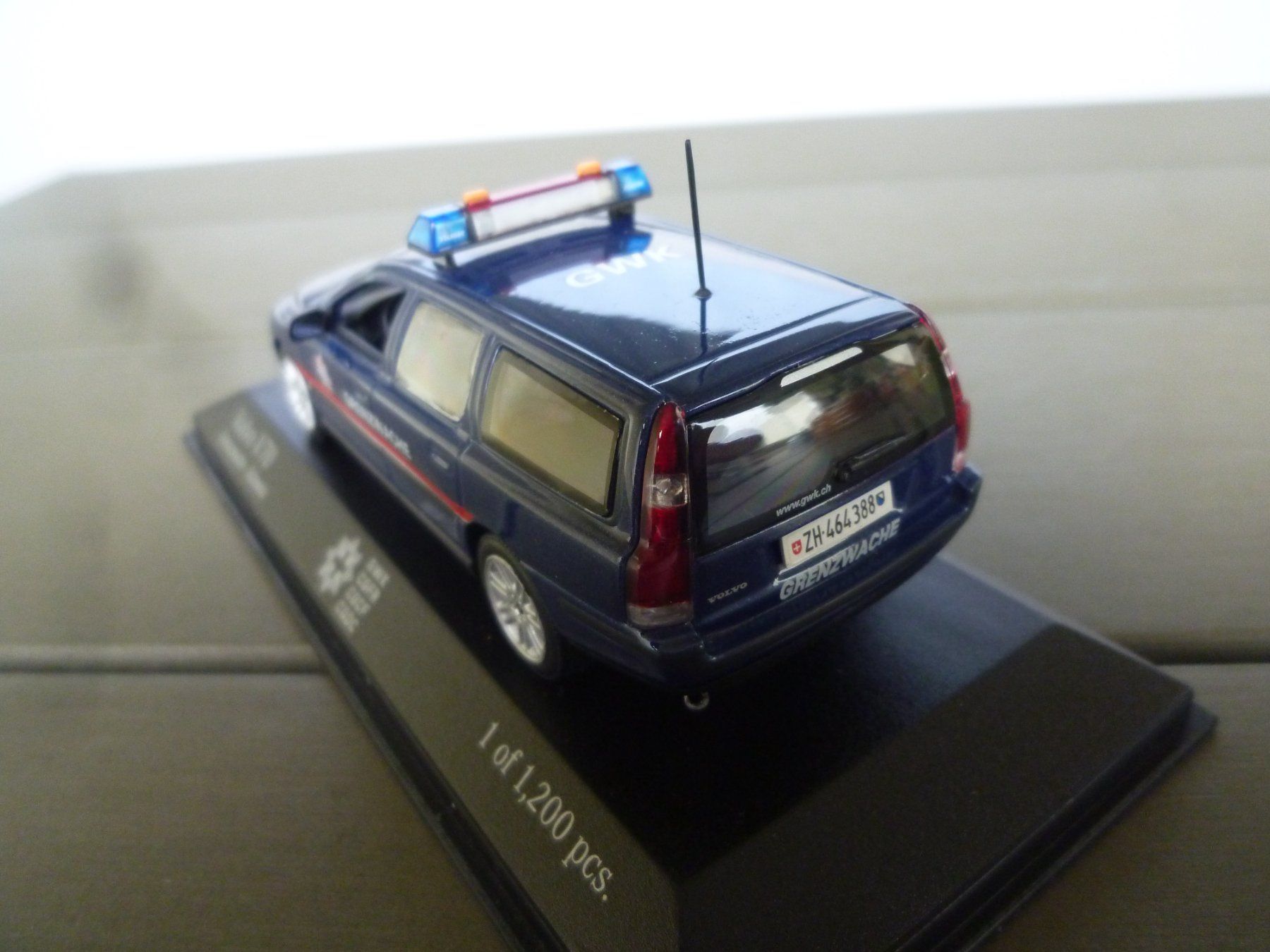 Volvo Modellini d'auto: Volvo V70 Grenzwache Schweiz – Nuovo (secondo la descrizione) da Flawil venduto da Imperiosud 2