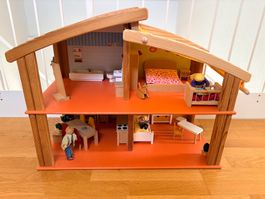 Puppenhaus aus Holz
