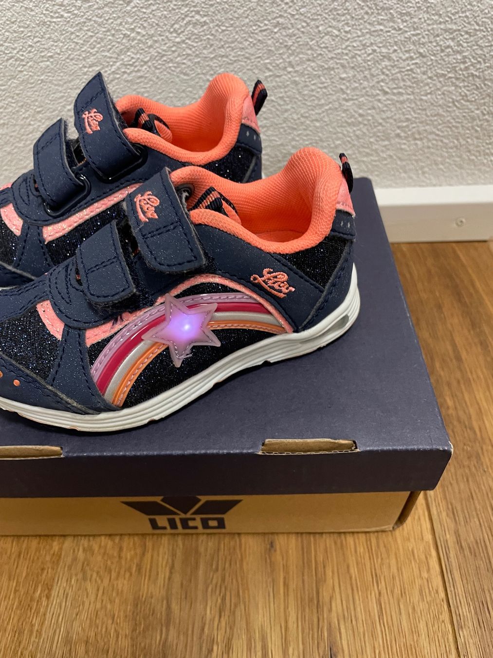 Scarpe per ragazzi: Turnschuh Lico LED Grösse 23 – Nuovo (secondo la descrizione) da Aadorf venduto da Ivory83 1