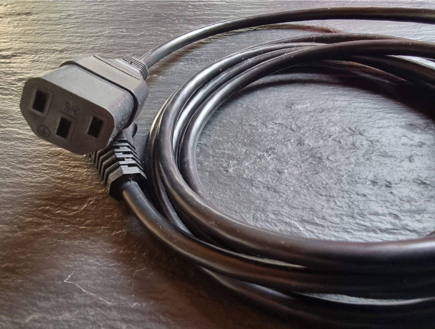 Alimentazione elettrica: 3 US Netzkabel & Stromverteiler 4-fach – Usato da Bottmingen venduto da Stritzi6 3