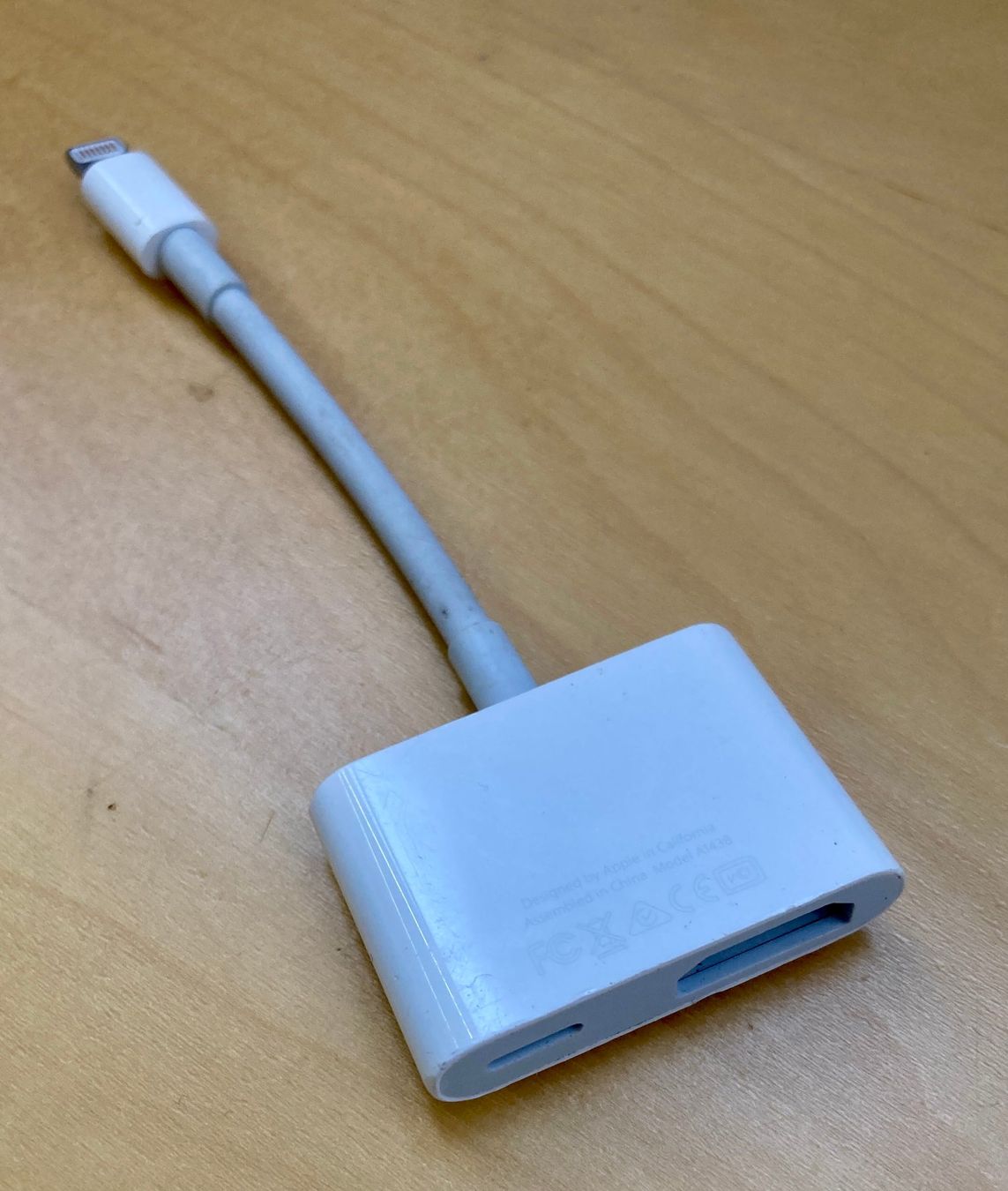 Apple Lecteurs & Adaptateurs: Original Apple Lightning Digital AV Adapter HDMI Model A1438 – D'occasion à Saas-Grund par GarageSaleToday