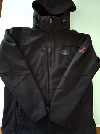 Veste noire The North Face Flight Series en tissu softshell.