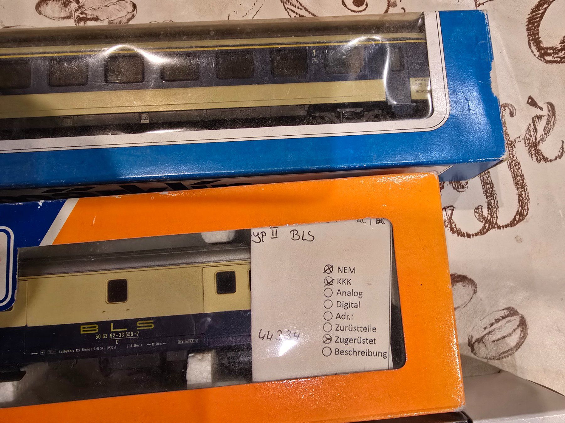 Modellini di ferrovie: BLS Wagen Roco 2 mal +  2 mal Märklin – Usato da Mauren TG venduto da Defrancesco 2
