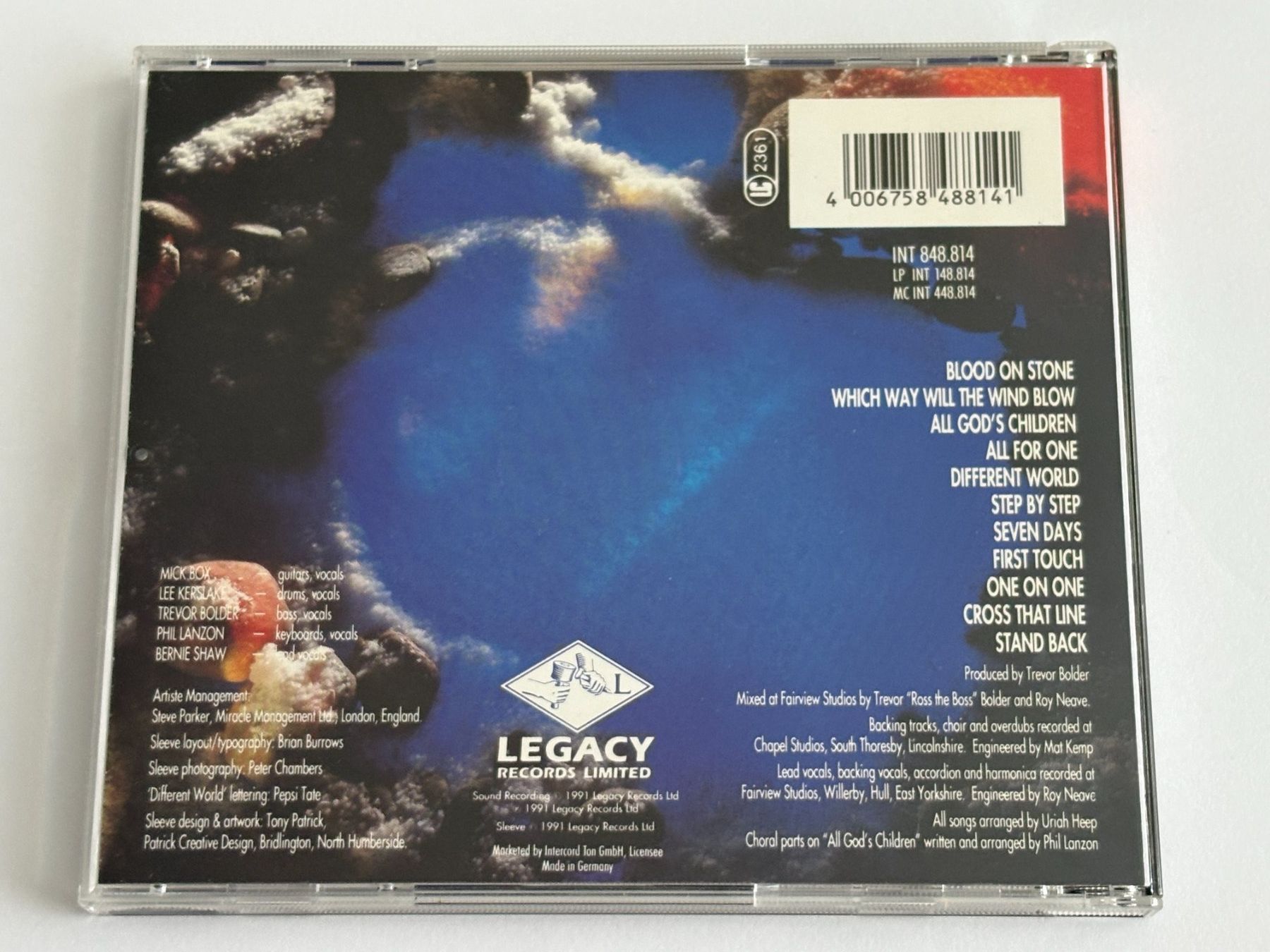 CD: URIAH HEEP - Different world – Usato da Lohn-Ammannsegg venduto da Gladiator 1