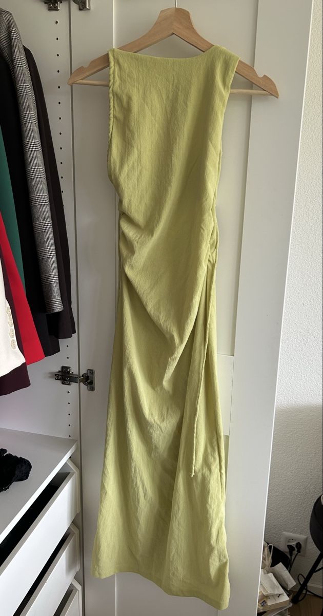 Pull&Bear Kleider: Midi Kleid  – Neu (gemäss Beschreibung) aus Zürich von emi_5nw2