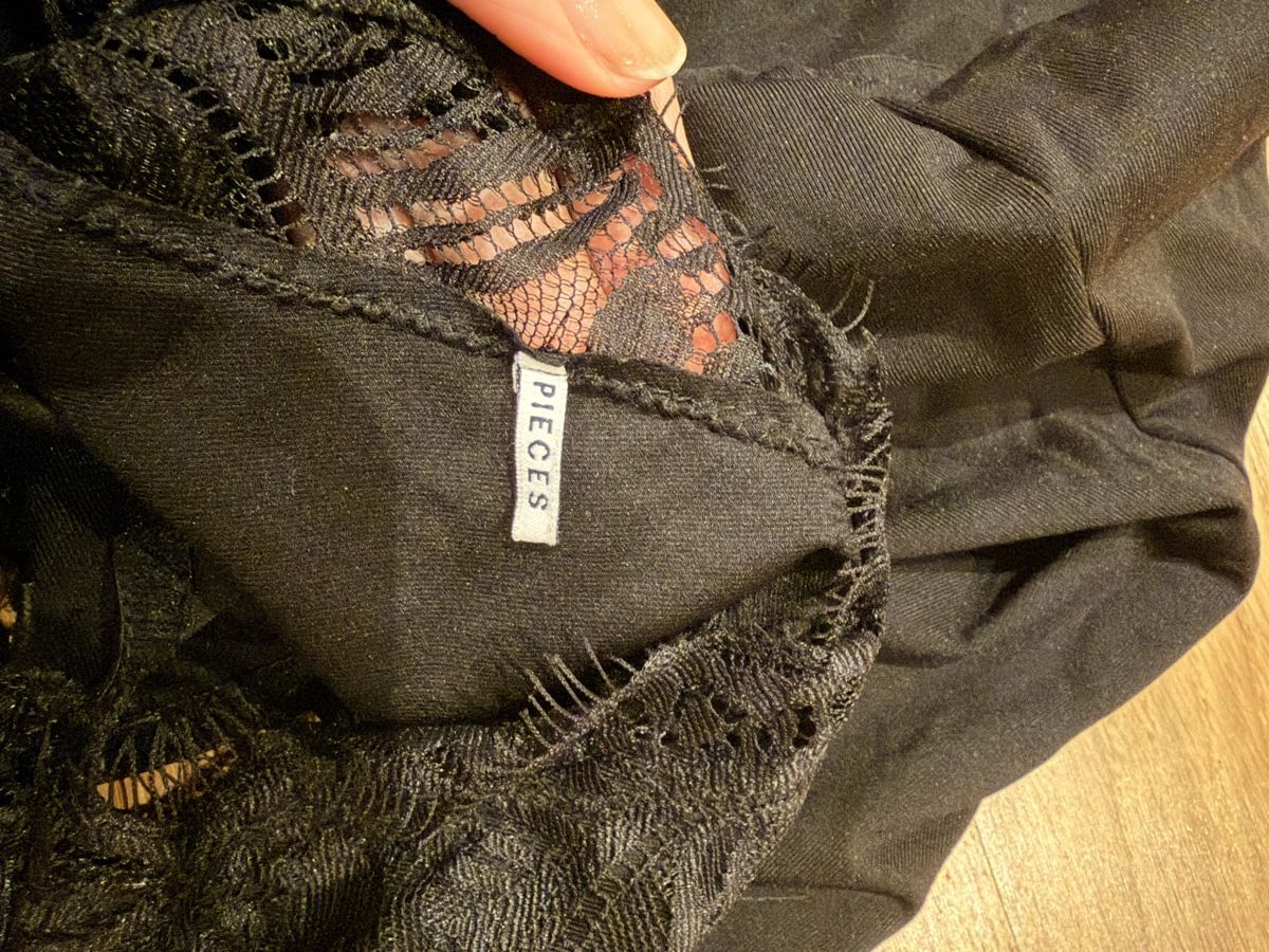 Lotti di vestiti: Schwarze Damen Oberteile mit Spitze, Gr. S – Usato da Zürich venduto da Sandraastoll 4