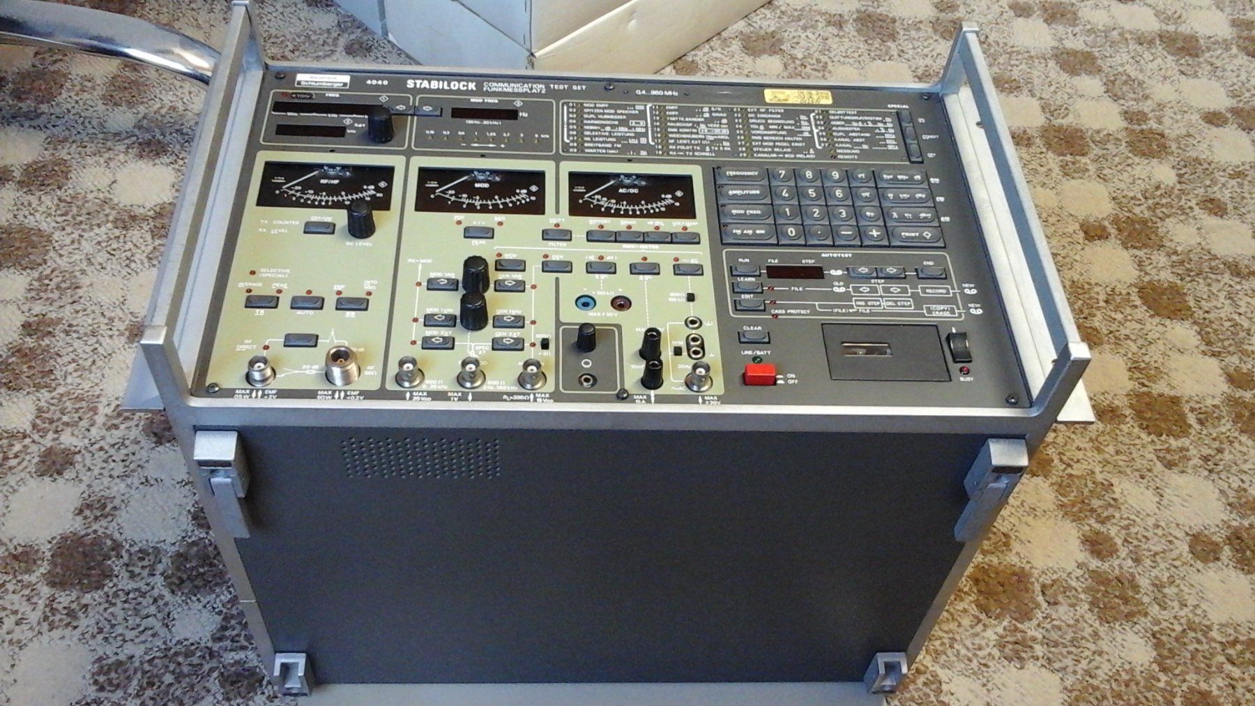 Radiocomunicazione: Schlumberger SOLARTRON Stabilock 4040 Communication Test Set – Usato da Farnern venduto da Radiovox 4