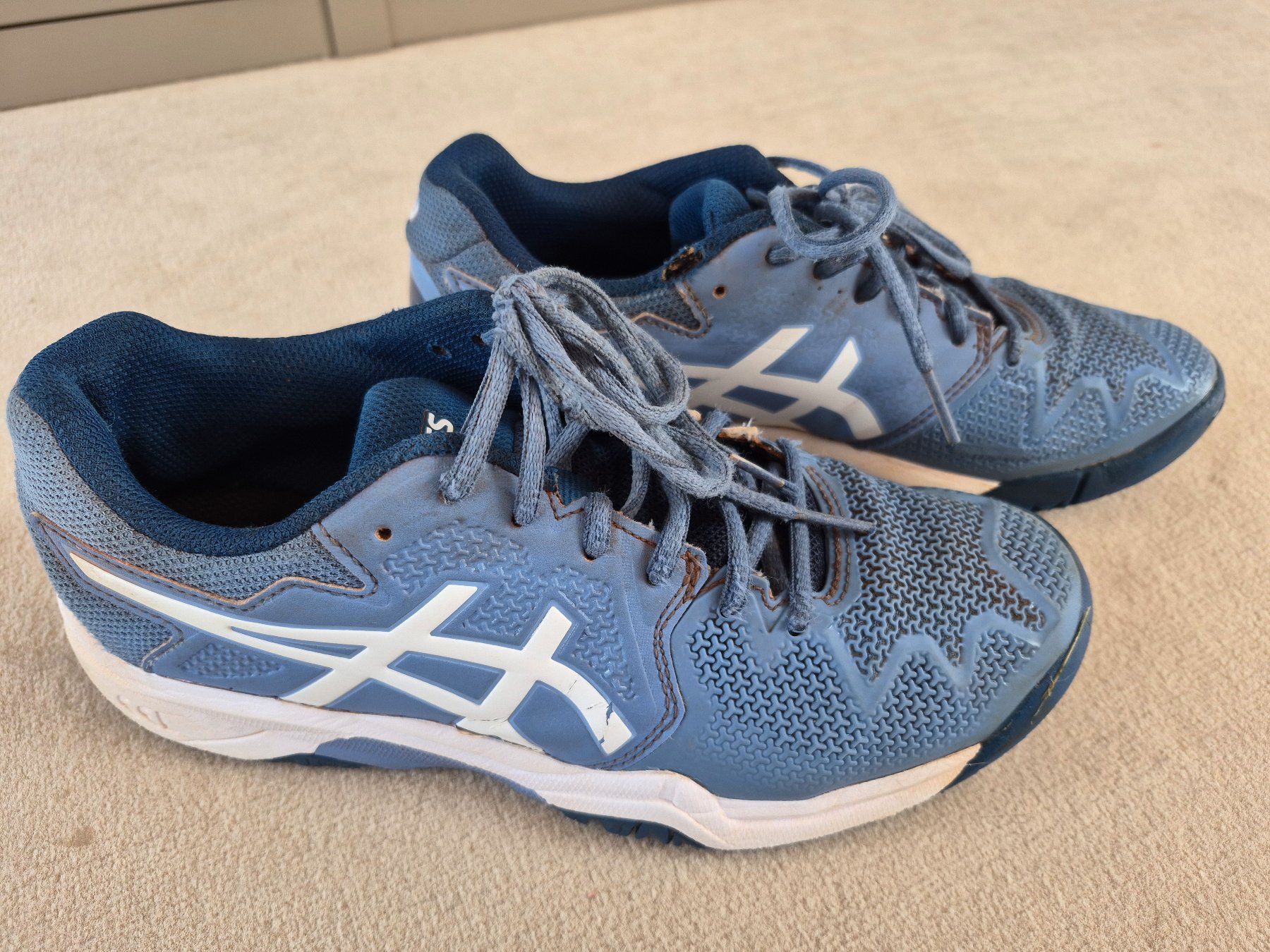 Asics Schuhe für Mädchen: Asics Tennis All Courts Gel – Gebraucht aus Vufflens-le-Château von aurelia.rappo