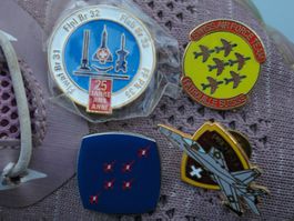 4er Pin-Set Militär Flugzeuge  (der schweizer Armee )