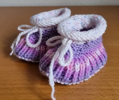 Babyschuhe gestrickt lila rosa