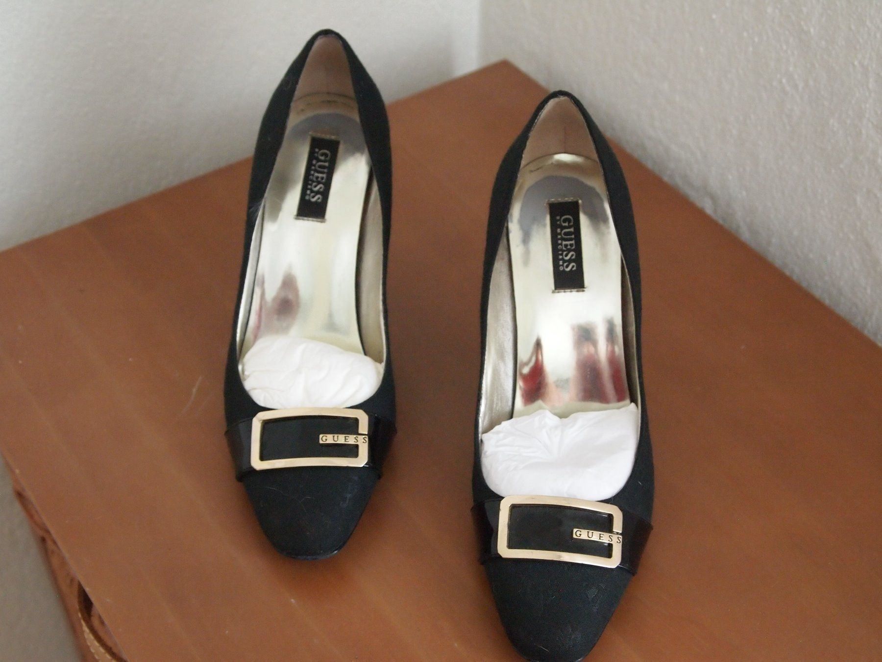 Scarpe da donna: Guess Leder/Stoff Pumps – Usato da Volketswil venduto da ald_2x9b