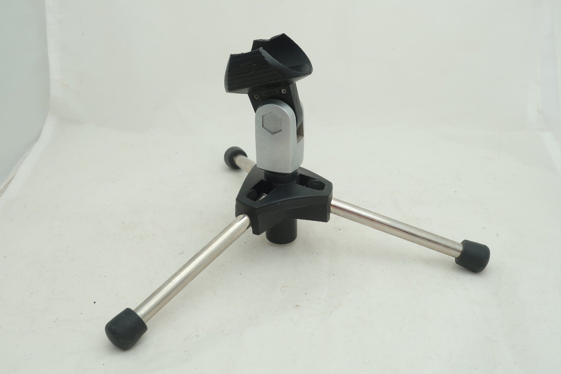 Sennheiser Supporti per strumenti musicali & leggii: Sennheiser Tisch Stativ Mikrofon klappbar – Difettoso da Zürich venduto da dnk_nrd8