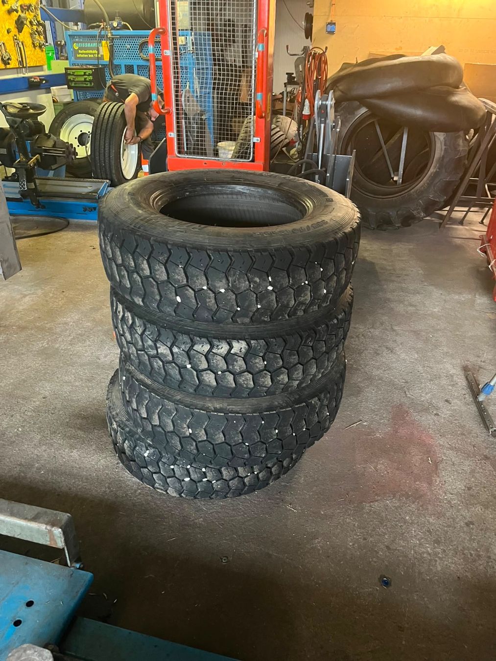 Pneumatici & Ruote complete: Reifen 265/70r19.5 – Usato da Gretzenbach venduto da Remoku