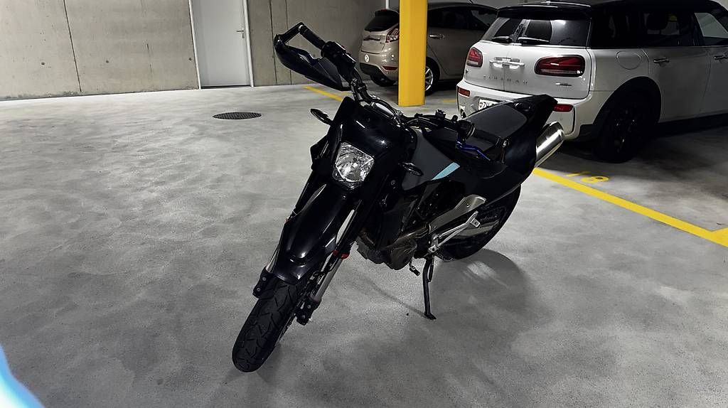 Strasse: Husqvarna 701 Supermoto unfallfahrzeug  – Gebraucht aus Rumlikon von Kapi04 1