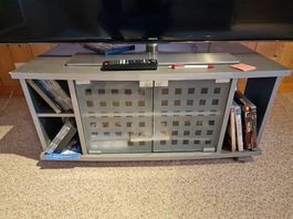 TV-Möbel auf Rollen