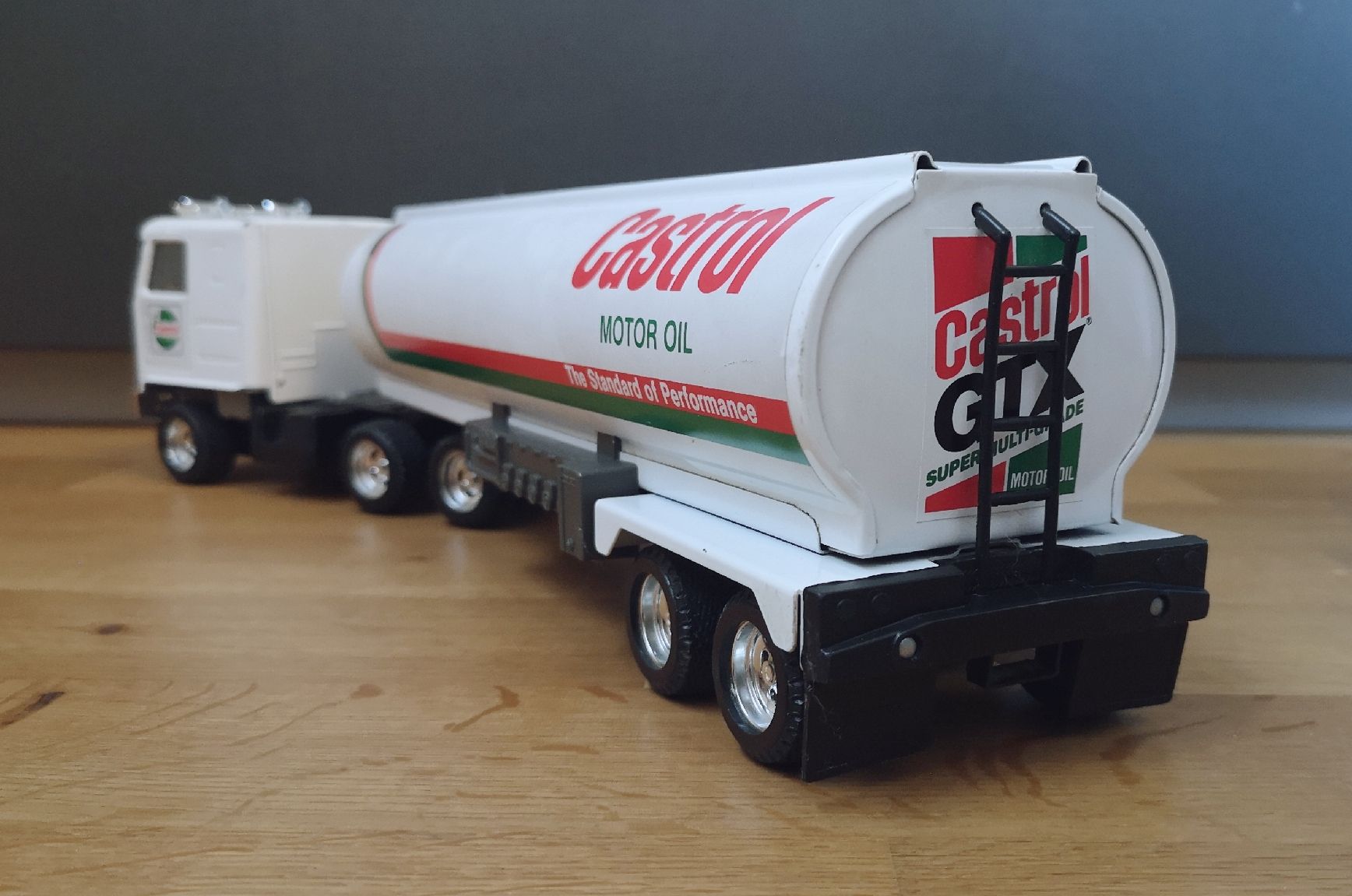 Modellautos: ältere ERTL Sattelzug-Modell 47 cm lang – Gebraucht aus Niederbipp von kevintifu20 3