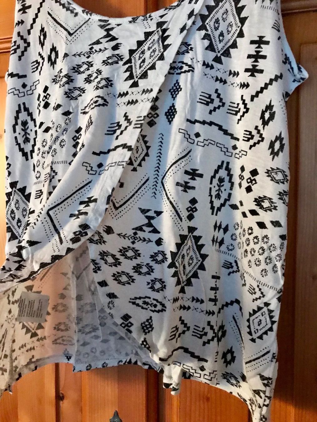 Top: CHICORÉE TOP WEISS MIT SCHWARZEM MUSTER - GRÖSSE XS – Usato da Buchs AG venduto da fischli610 2