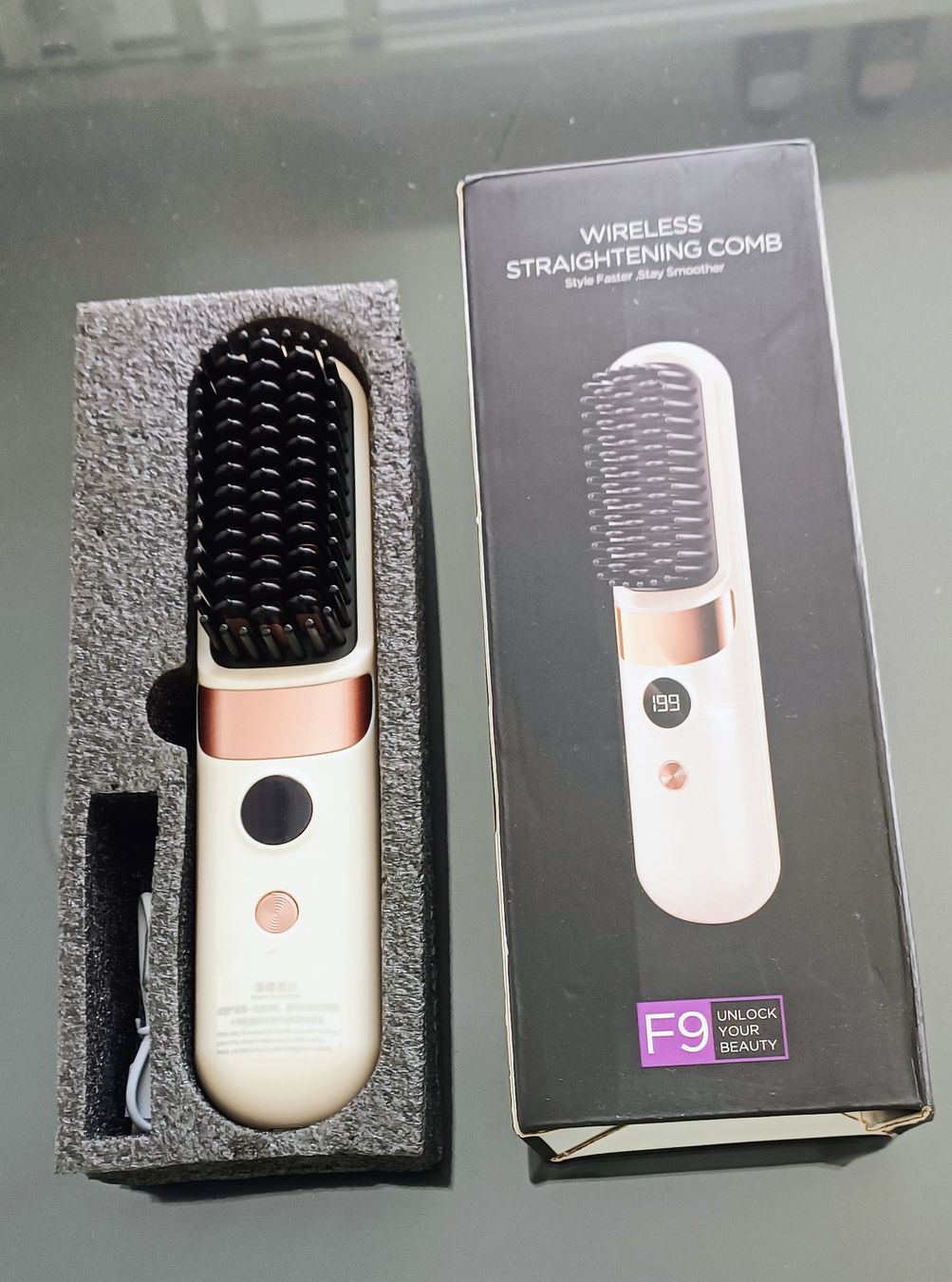 Altro per la cura dei capelli: Haar Glätt Bürste, kabellos – Nuovo e nell'imballaggio originale da Dietlikon venduto da Raffy12