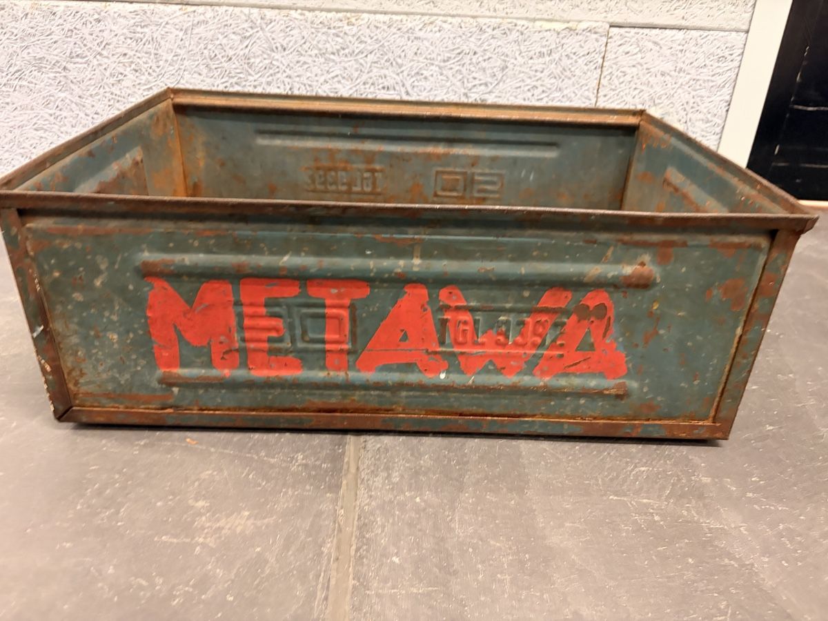 Equipement & pcs de rechange: Robuste Metallkiste mit Griffen – D'occasion à Zürich par gar_l5zb 3