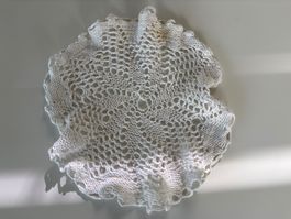 Joli napperon rond vintage en dentelle blanche, fait main