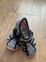 NEW - Kids House shoes 26