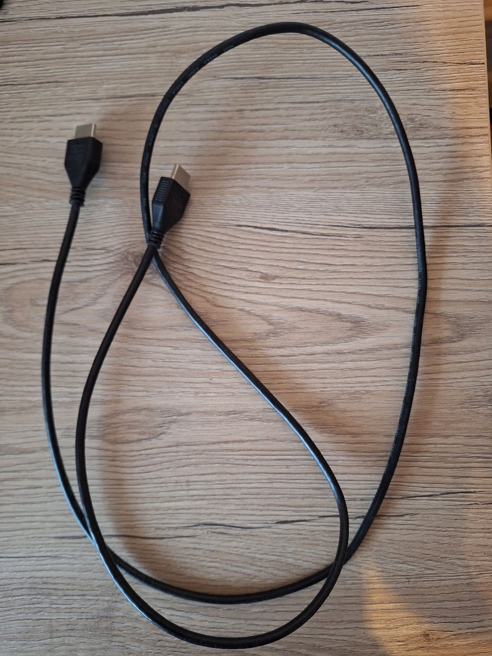 Sony Console: PS4 Slim mit 3 Spielen inklusive 3 Kabel und Controller – Usato da Brünisried venduto da Focusfail 4
