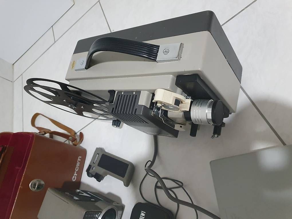 Videocamere: Videokamera und Projektor mit Leinwand – Usato da Spreitenbach venduto da Lexus558 4