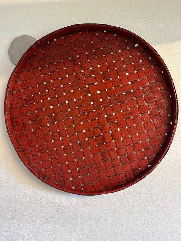 Tablet PC: Runder, rot lackierter Bambuskorb/Tablett - Handarbeit - ... – Usato da Gasel venduto da 1677